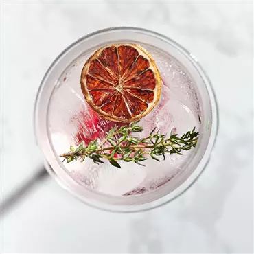 raspberry-thyme-gin-tonic